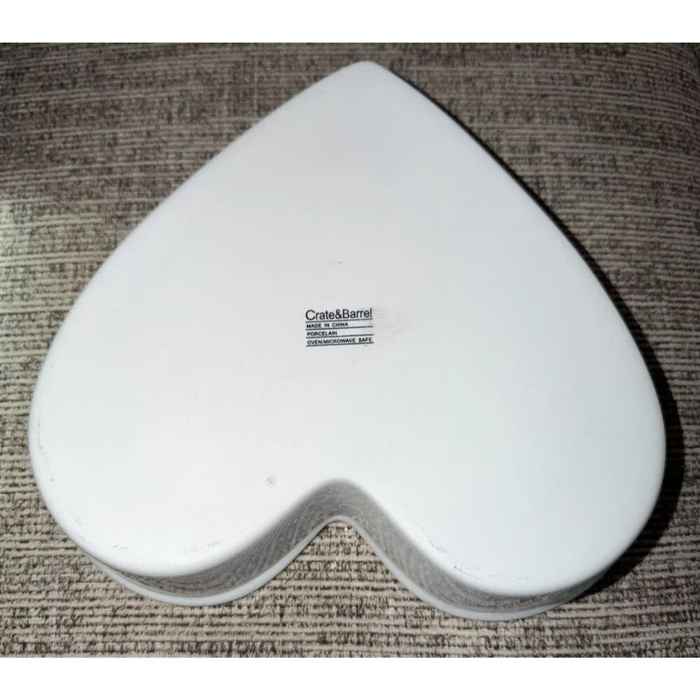 Crate & Barrel 10” X 8” White Heart Shaped Dish Baking Freeze